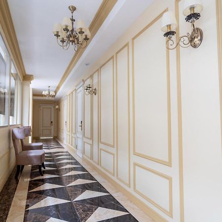 Hotel Royal Bv Ustʼ-Kamenogorsk Esterno foto