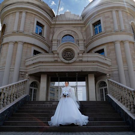 Hotel Royal Bv Ustʼ-Kamenogorsk Esterno foto