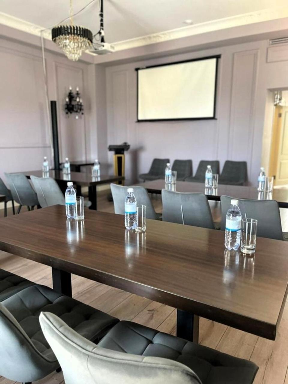Hotel Royal Bv Ustʼ-Kamenogorsk Esterno foto