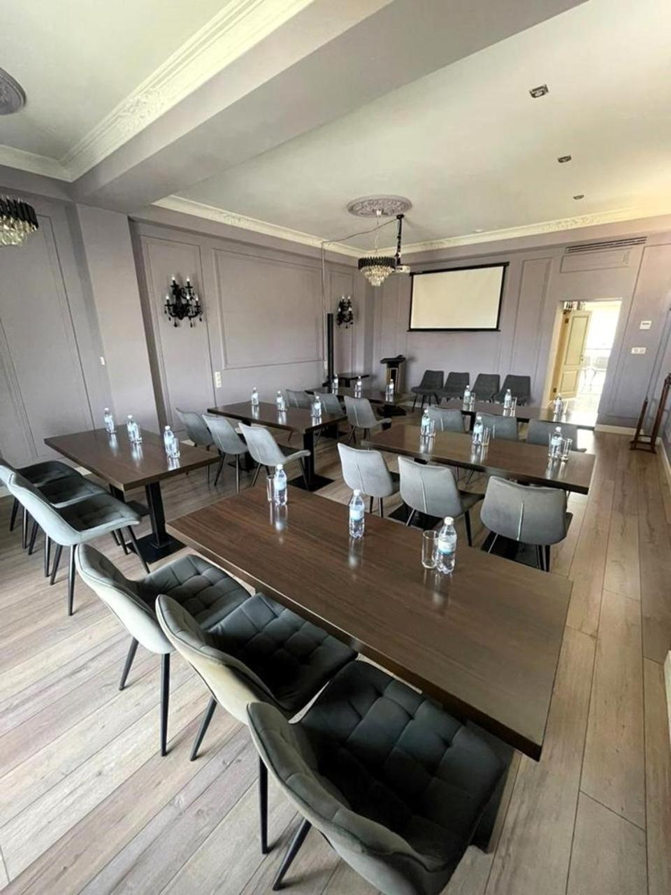 Hotel Royal Bv Ustʼ-Kamenogorsk Esterno foto