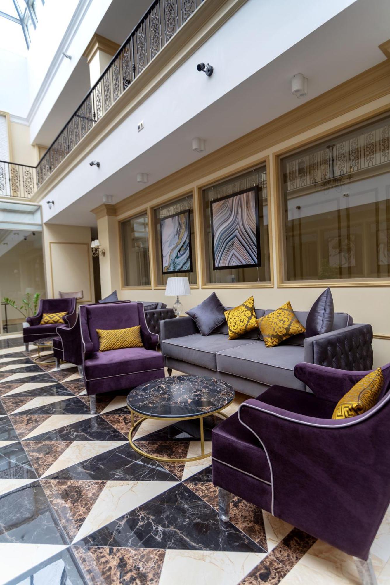 Hotel Royal Bv Ustʼ-Kamenogorsk Esterno foto