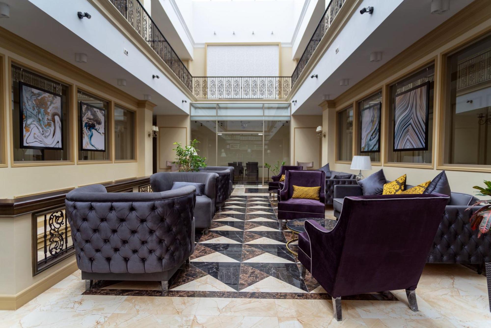 Hotel Royal Bv Ustʼ-Kamenogorsk Esterno foto
