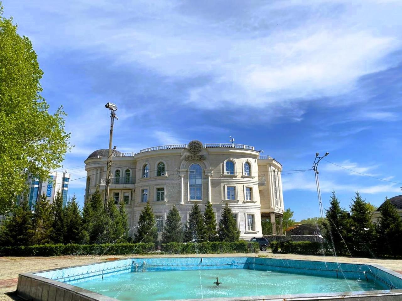 Hotel Royal Bv Ustʼ-Kamenogorsk Esterno foto