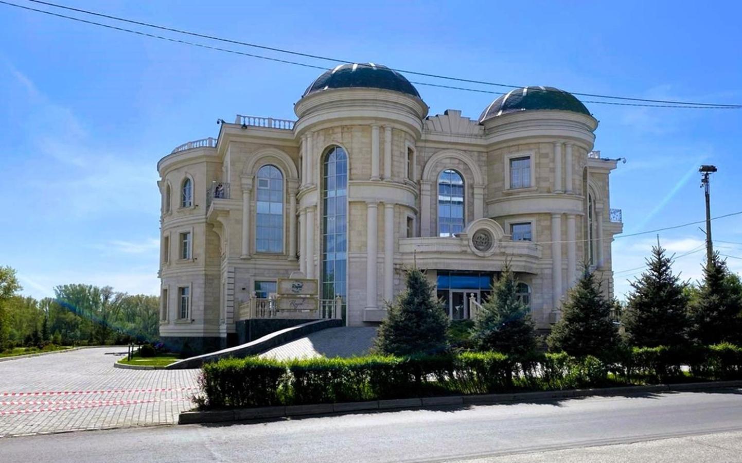 Hotel Royal Bv Ustʼ-Kamenogorsk Esterno foto