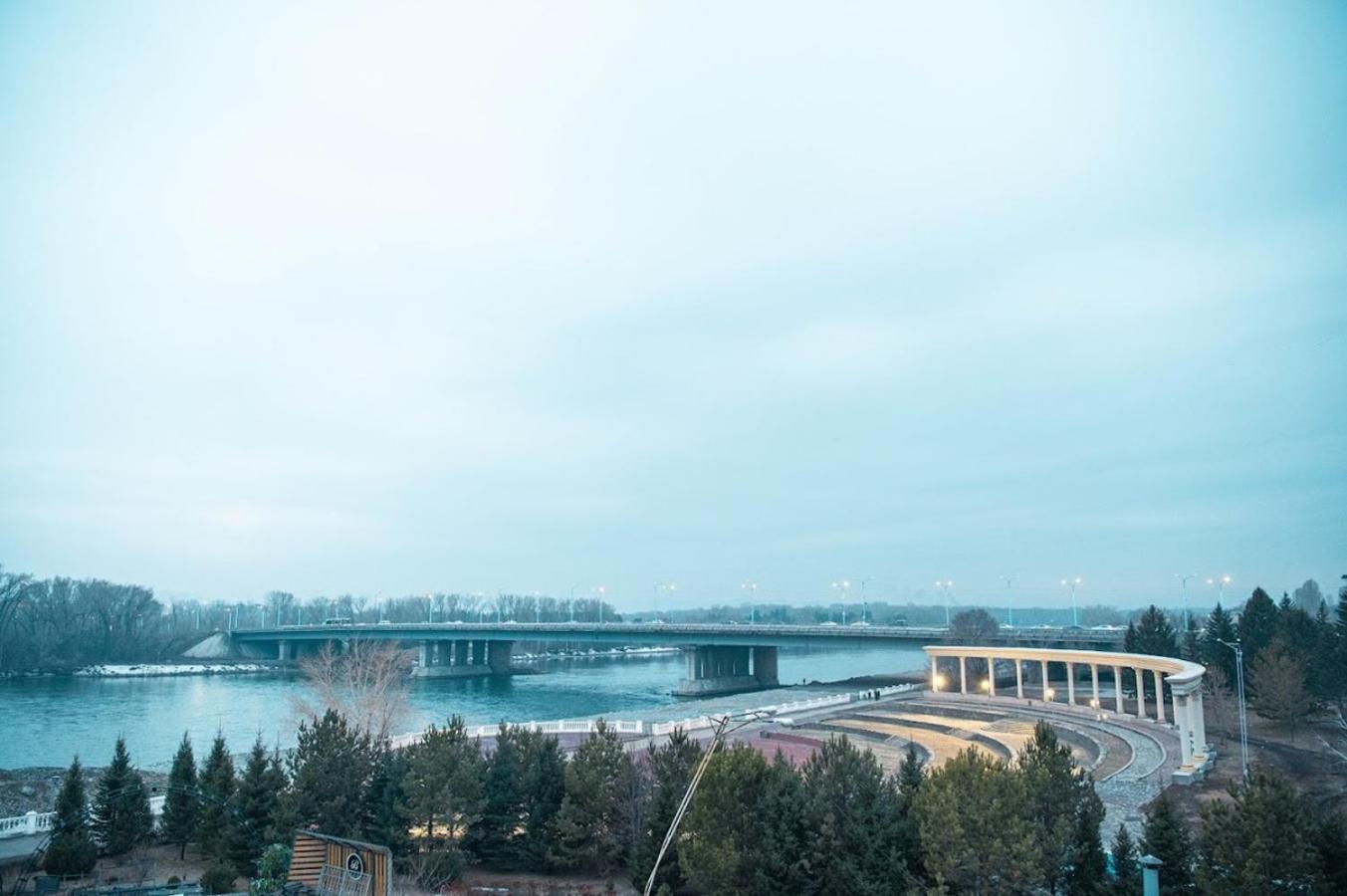 Hotel Royal Bv Ustʼ-Kamenogorsk Esterno foto