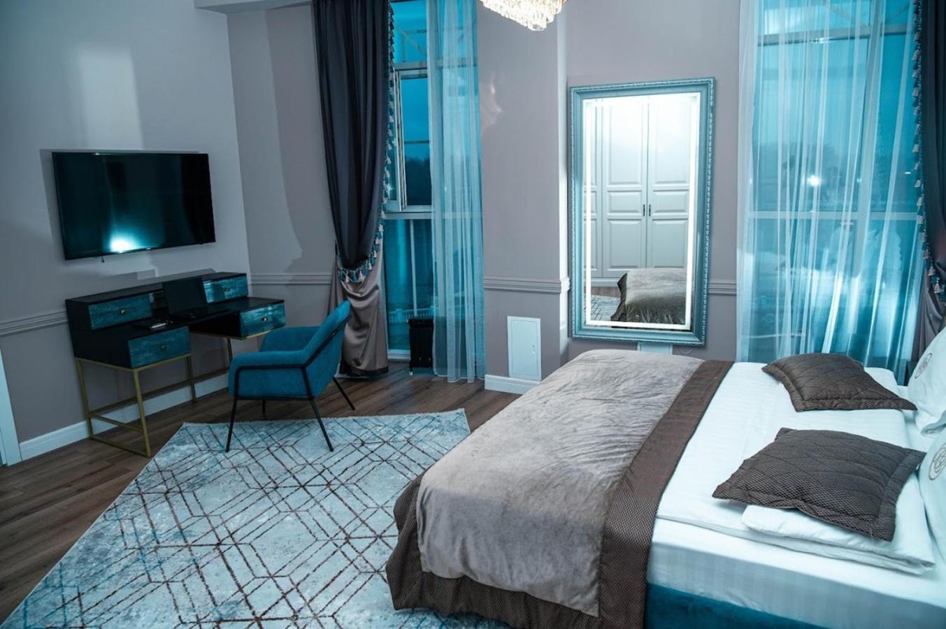 Hotel Royal Bv Ustʼ-Kamenogorsk Esterno foto