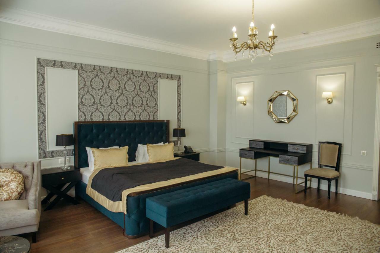 Hotel Royal Bv Ustʼ-Kamenogorsk Esterno foto