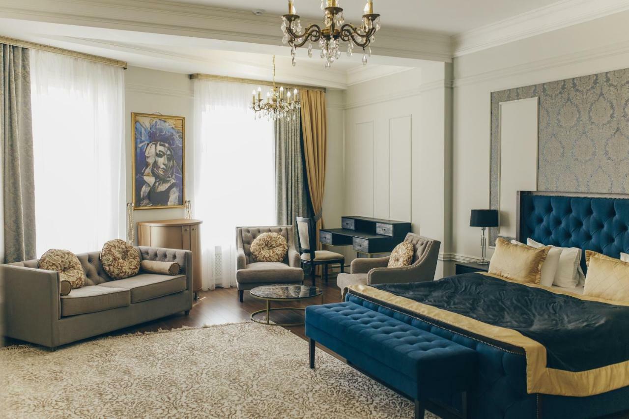 Hotel Royal Bv Ustʼ-Kamenogorsk Esterno foto