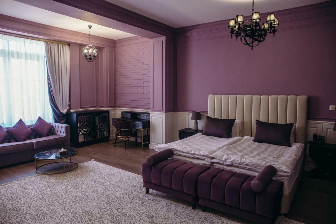 Hotel Royal Bv Ustʼ-Kamenogorsk Esterno foto