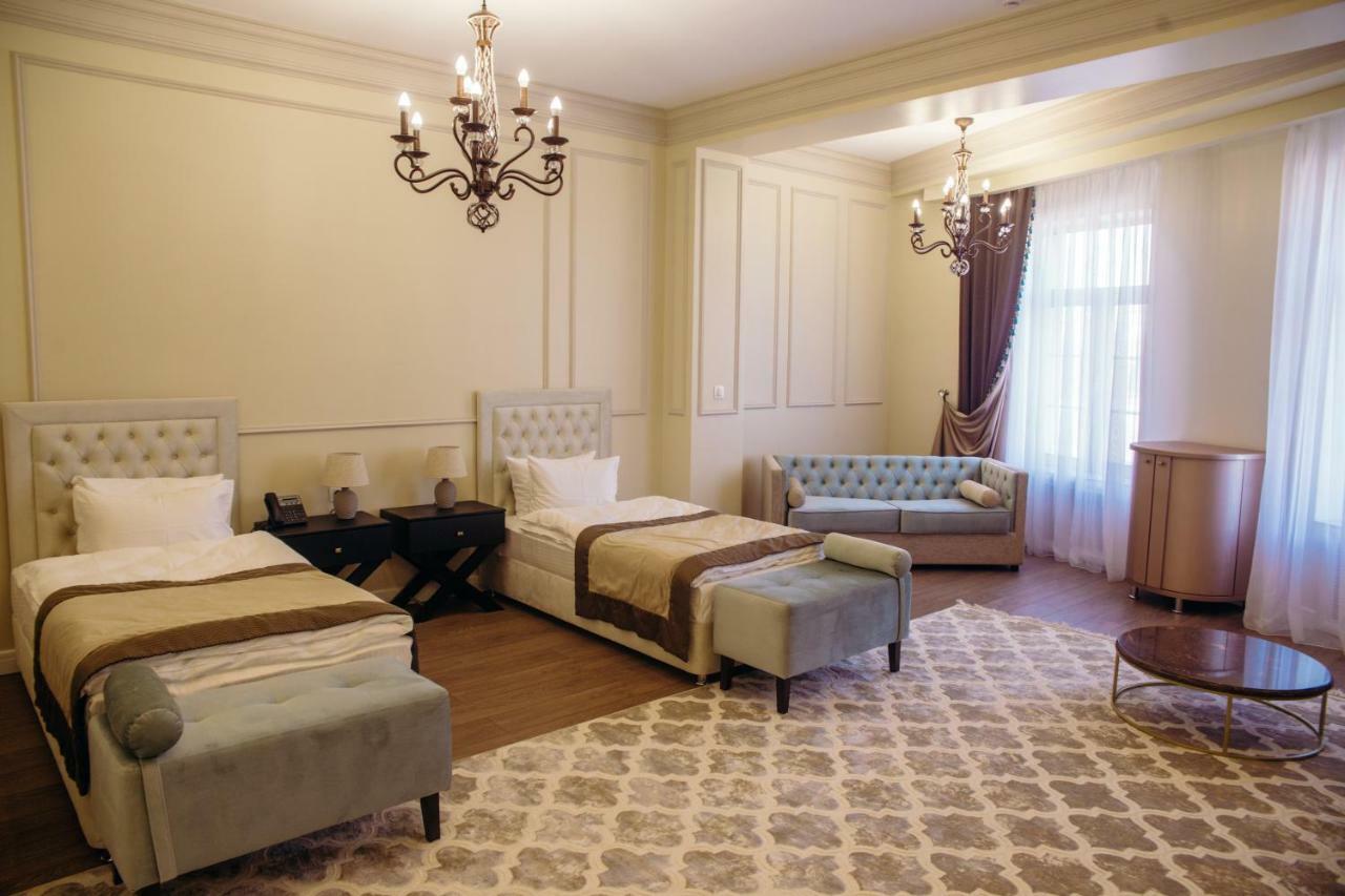 Hotel Royal Bv Ustʼ-Kamenogorsk Esterno foto